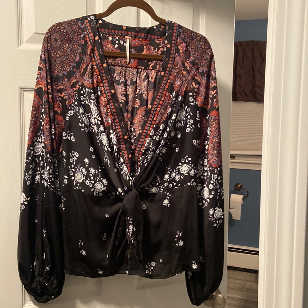 Free People black background and multi color top excellent condition